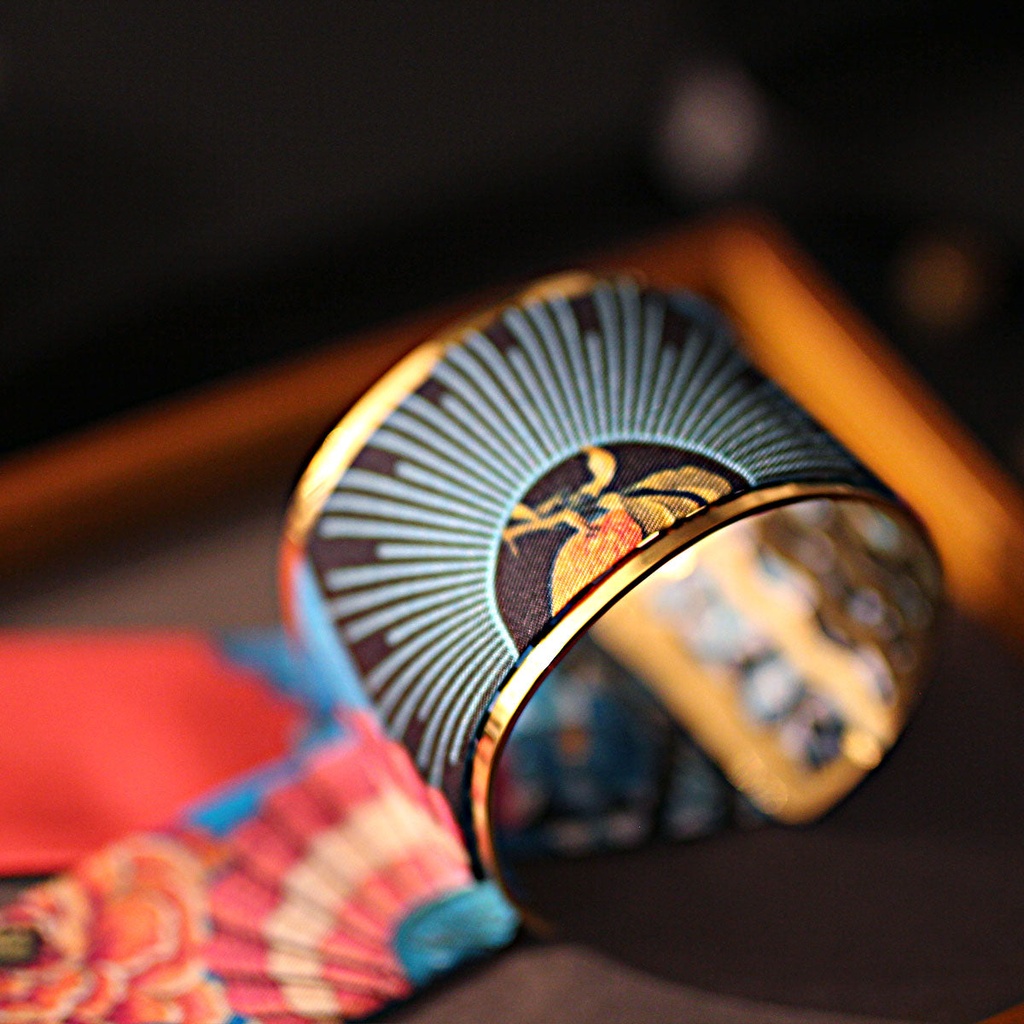 bracelet_manchette_or_&_soie_r9_2.jpg