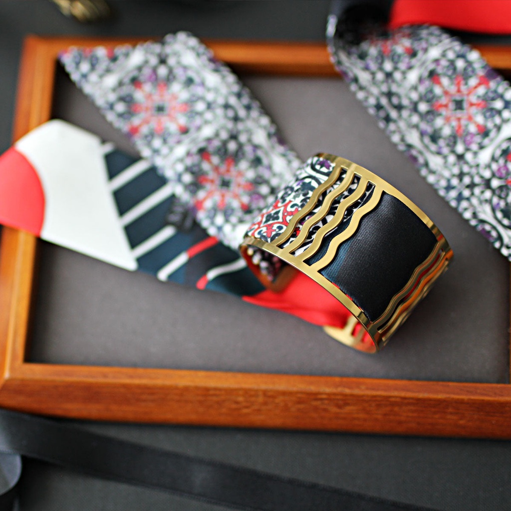 bracelet_manchette_or_&_soie_t5_2.jpg