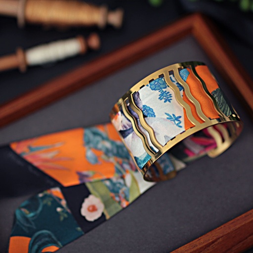 bracelet_manchette_or_&_soie_w2_2.jpg