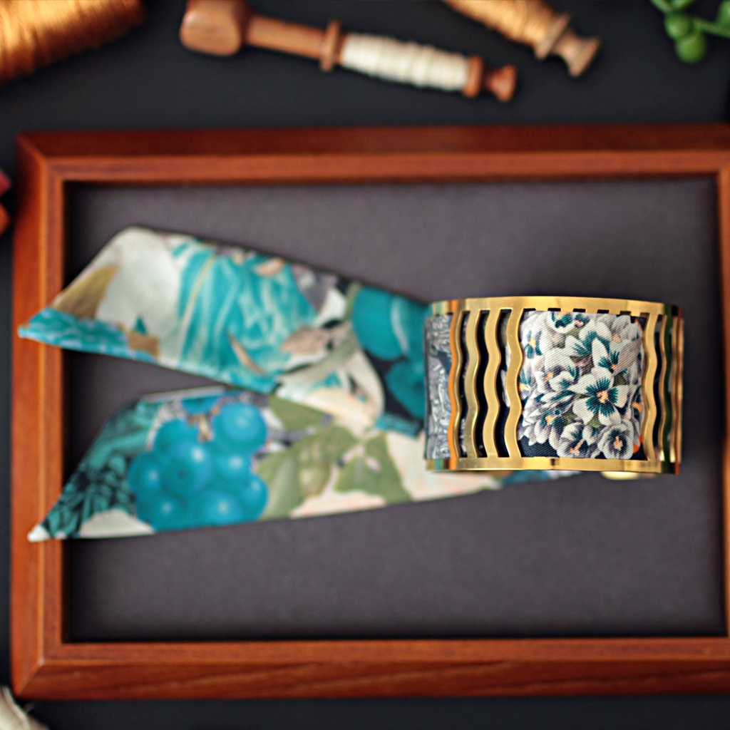 bracelet_manchette_or_&_soie_w5_3.jpg